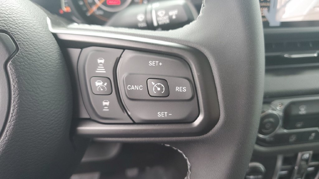 Used 2025 Jeep Gladiator Sport AWD/4WD image 29