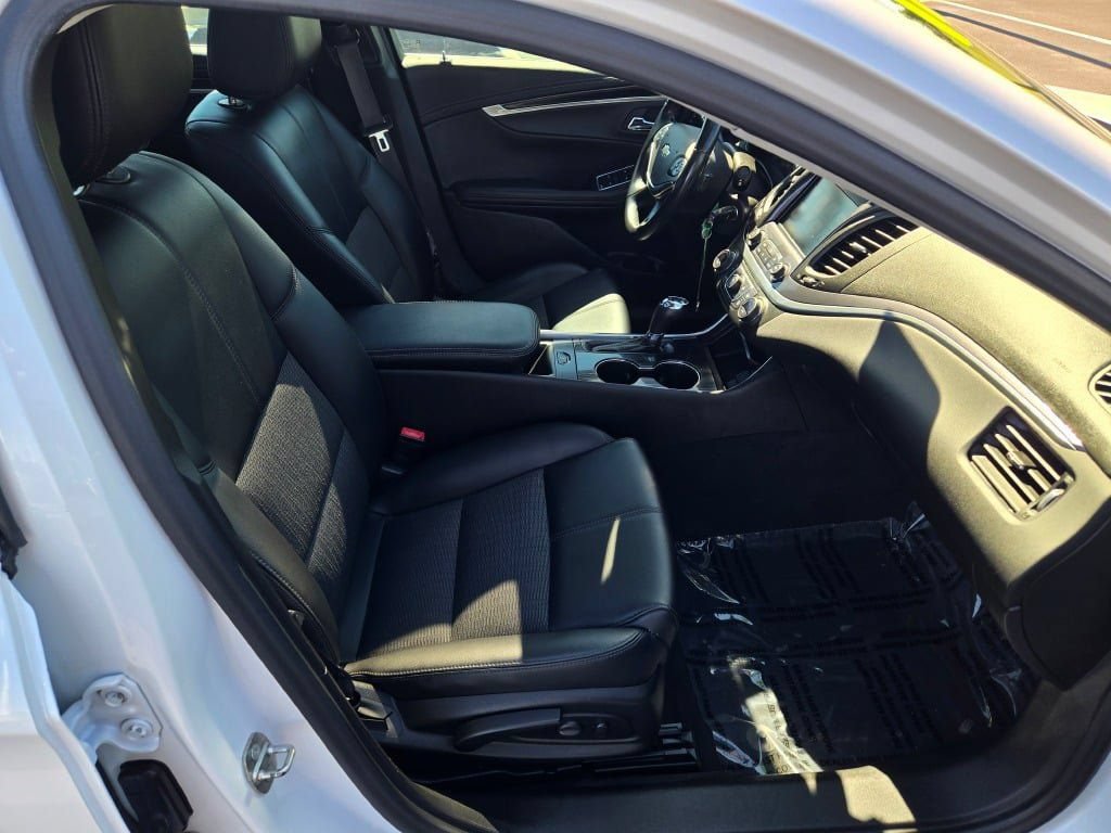 Used 2017 Chevrolet Impala LT w/ Convenience Package FWD image 6
