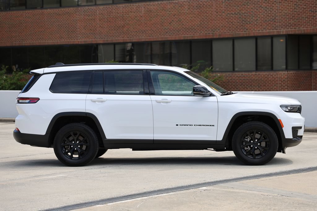 Used 2024 Jeep Grand Cherokee L Altitude AWD/4WD image 4