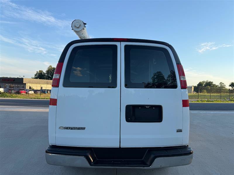 Used 2018 Chevrolet Express 2500 w/ Driver Convenience Package RWD image 4