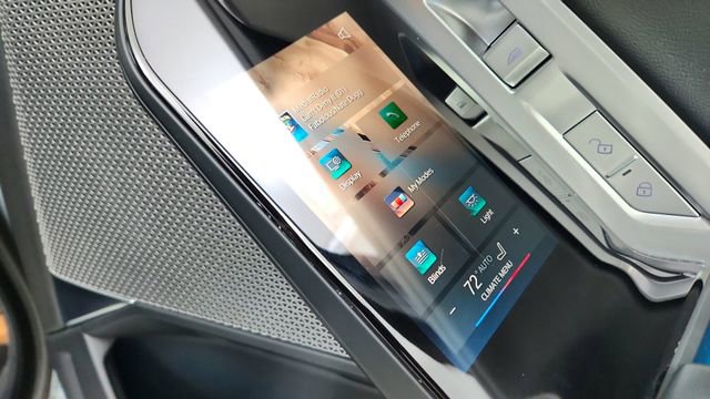 Used 2024 BMW 740i xDrive w/ Premium Package image 30