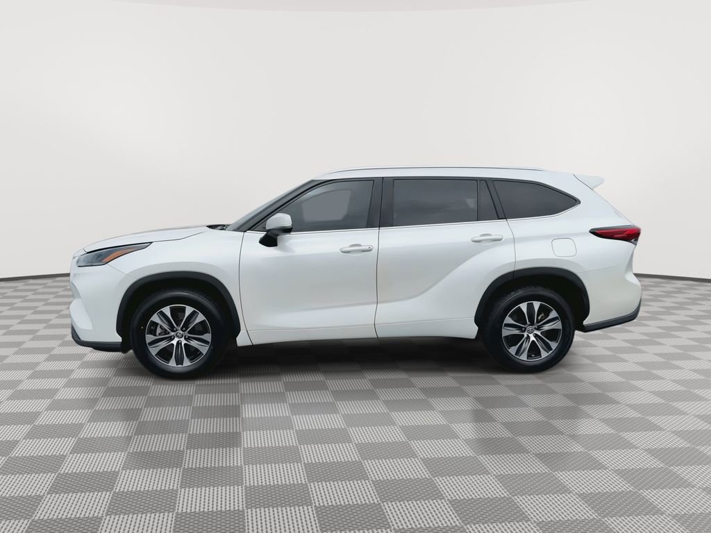 Used 2021 Toyota Highlander XLE FWD image 5