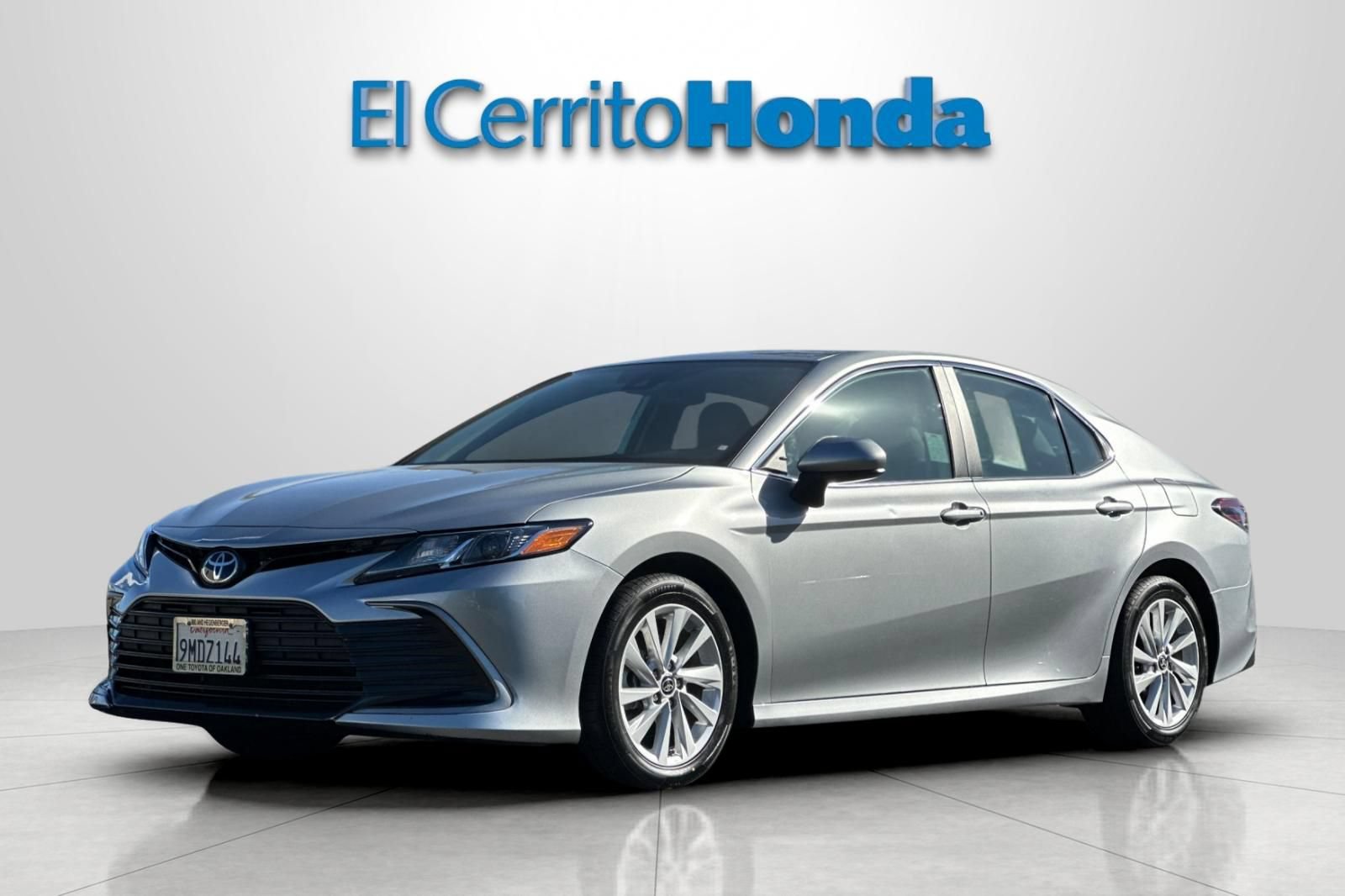Used 2024 Toyota Camry LE FWD image 7