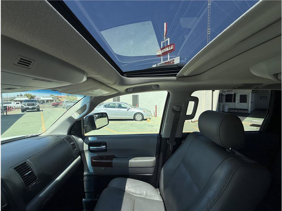 Used 2015 Toyota Sequoia Platinum AWD/4WD image 28