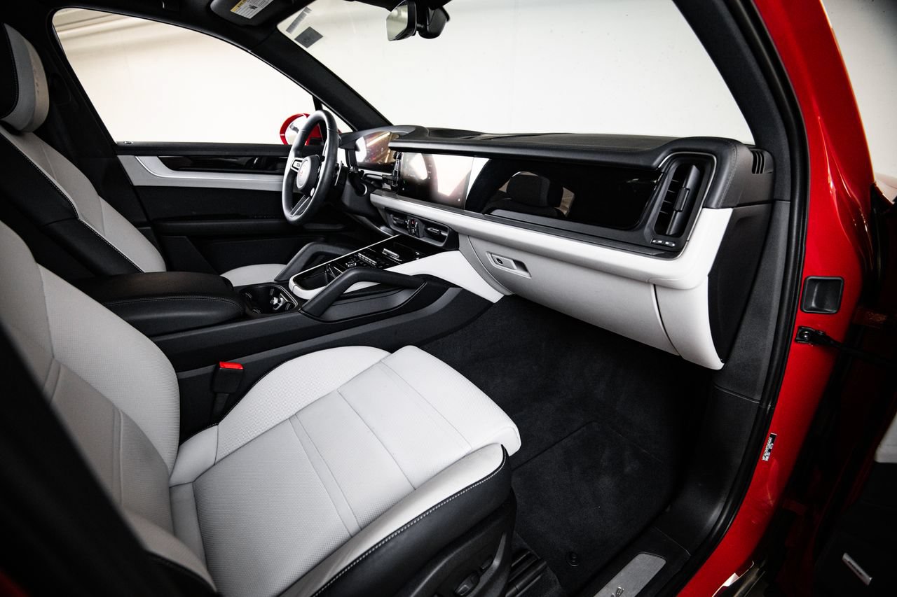 Certified 2026 Porsche Cayenne AWD/4WD image 28