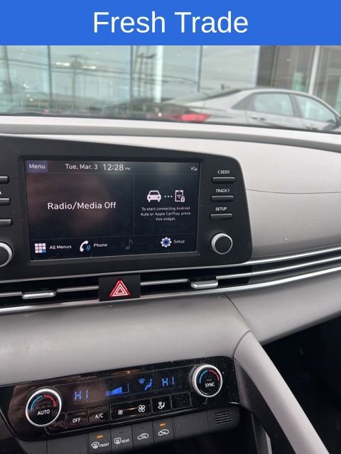 Used 2023 Hyundai Elantra SEL w/ Cargo Package image 4