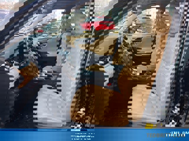 Used 2022 Toyota RAV4 Limited image 24