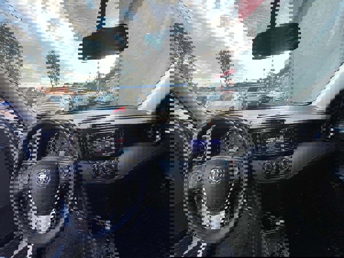 Used 2016 Toyota RAV4 LE image 9