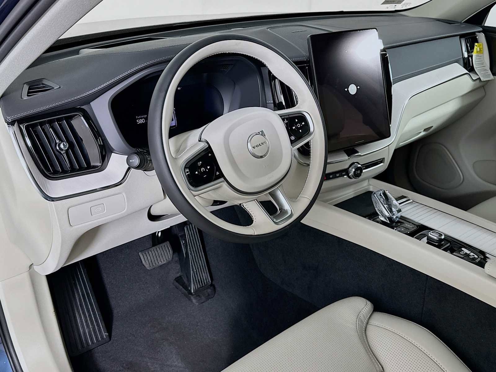 New 2026 Volvo XC60 B5 Ultra w/ Protection Package Premier image 9