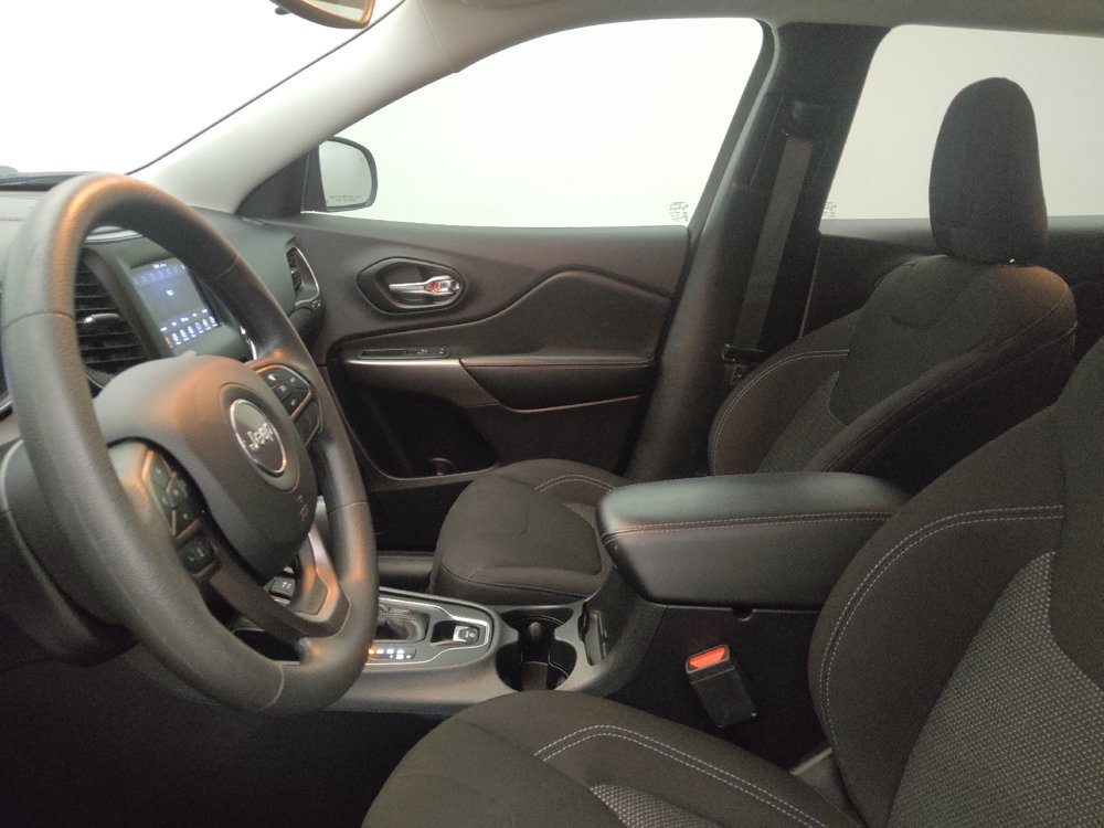 Used 2021 Jeep Cherokee Latitude FWD image 17