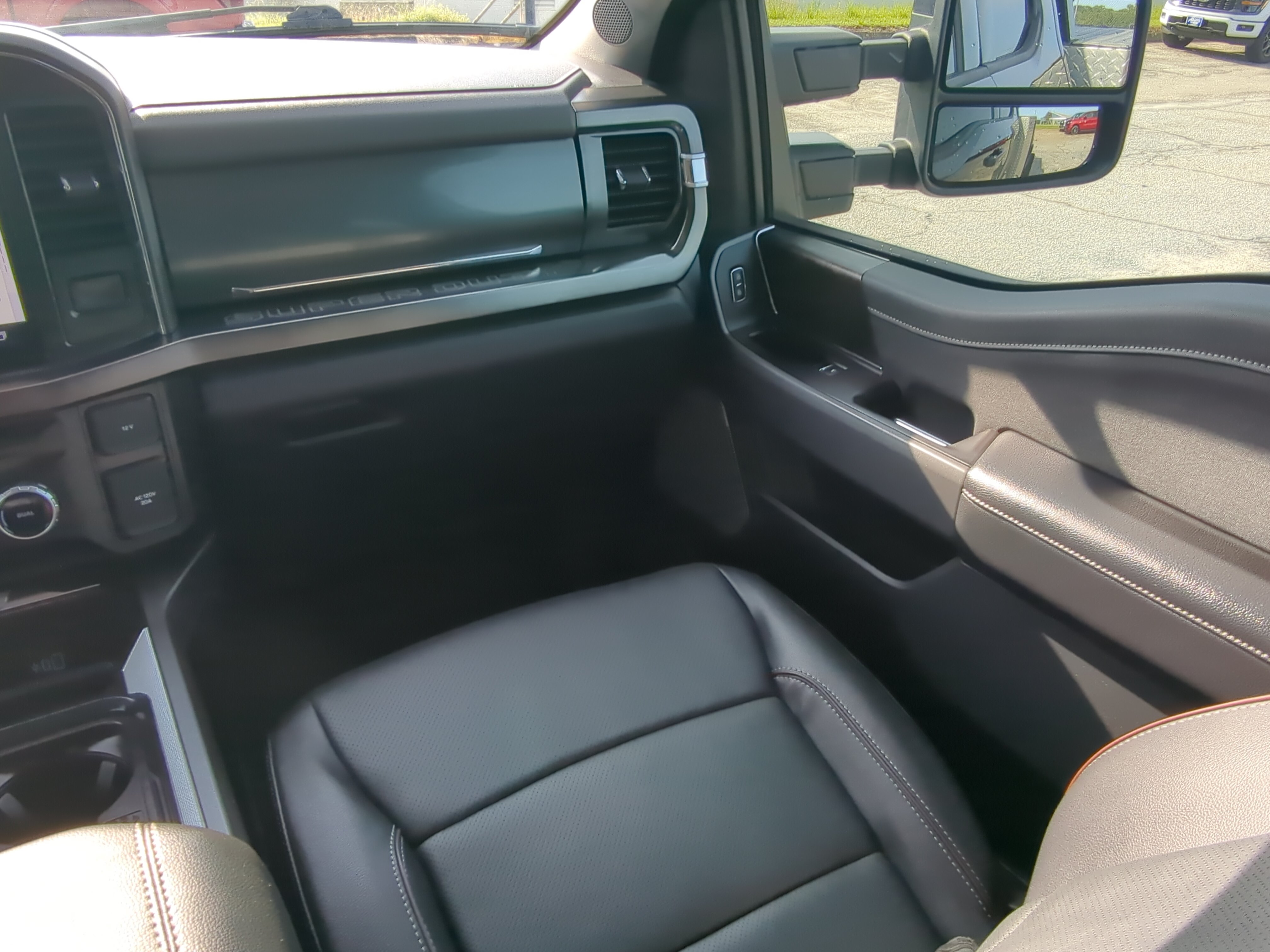 Used 2023 Ford F450 Lariat AWD/4WD image 15