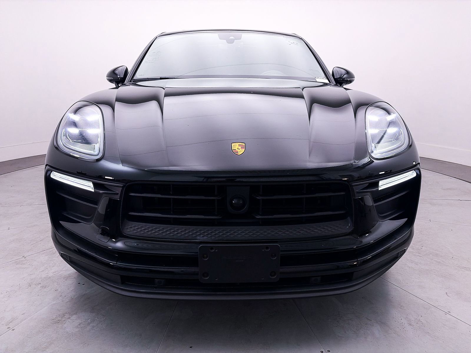 Used 2023 Porsche Macan Turbo image 12