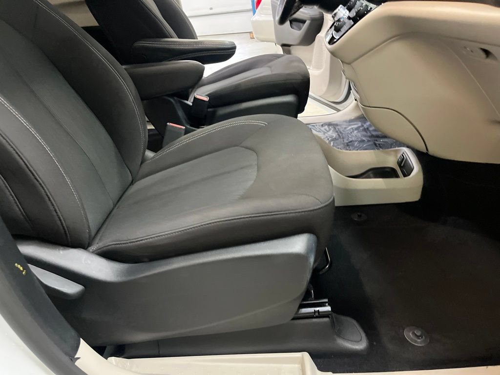 Used 2023 Chrysler Voyager LX FWD image 34
