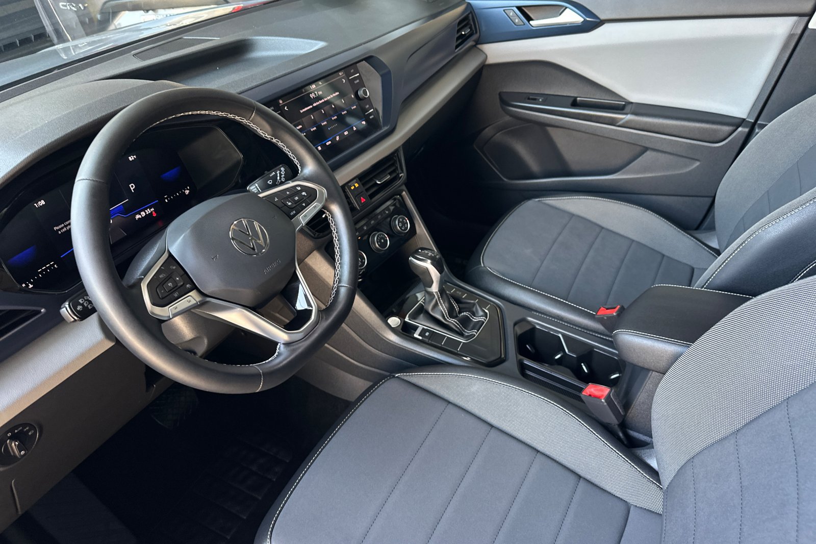 Used 2023 Volkswagen Taos SE w/ Panoramic Sunroof Package FWD image 10