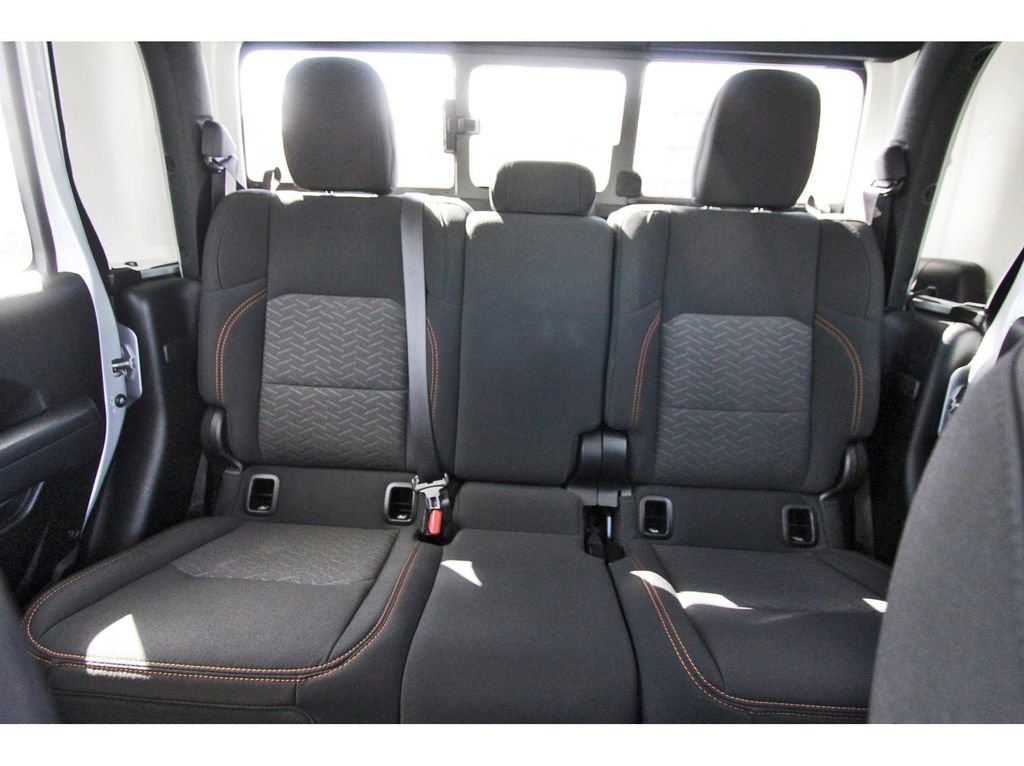 Used 2022 Jeep Gladiator Mojave w/ Cold Weather Group image 16