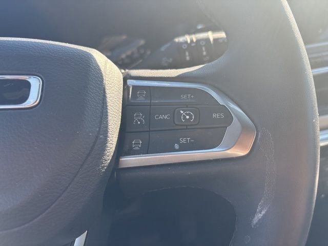 Used 2025 Jeep Compass Limited image 11