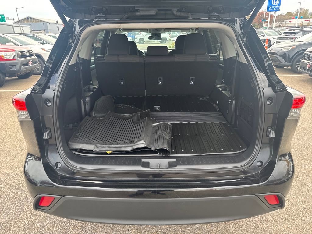Used 2024 Toyota Highlander LE image 7