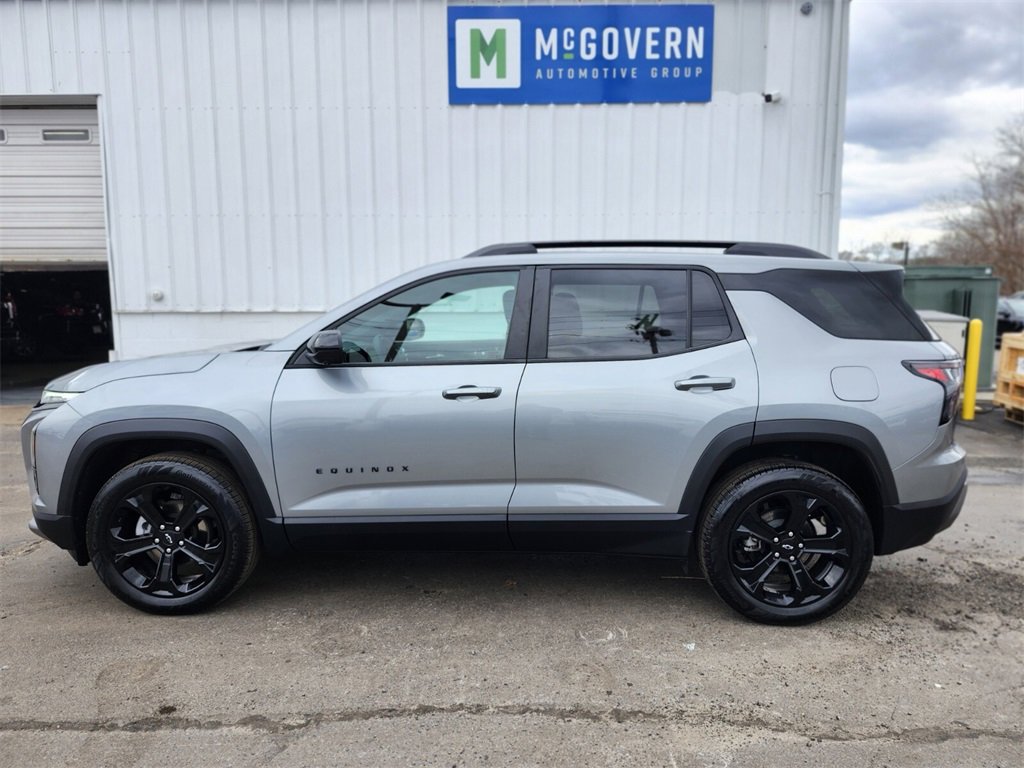 Used 2025 Chevrolet Equinox LT w/ Convenience Package II image 2