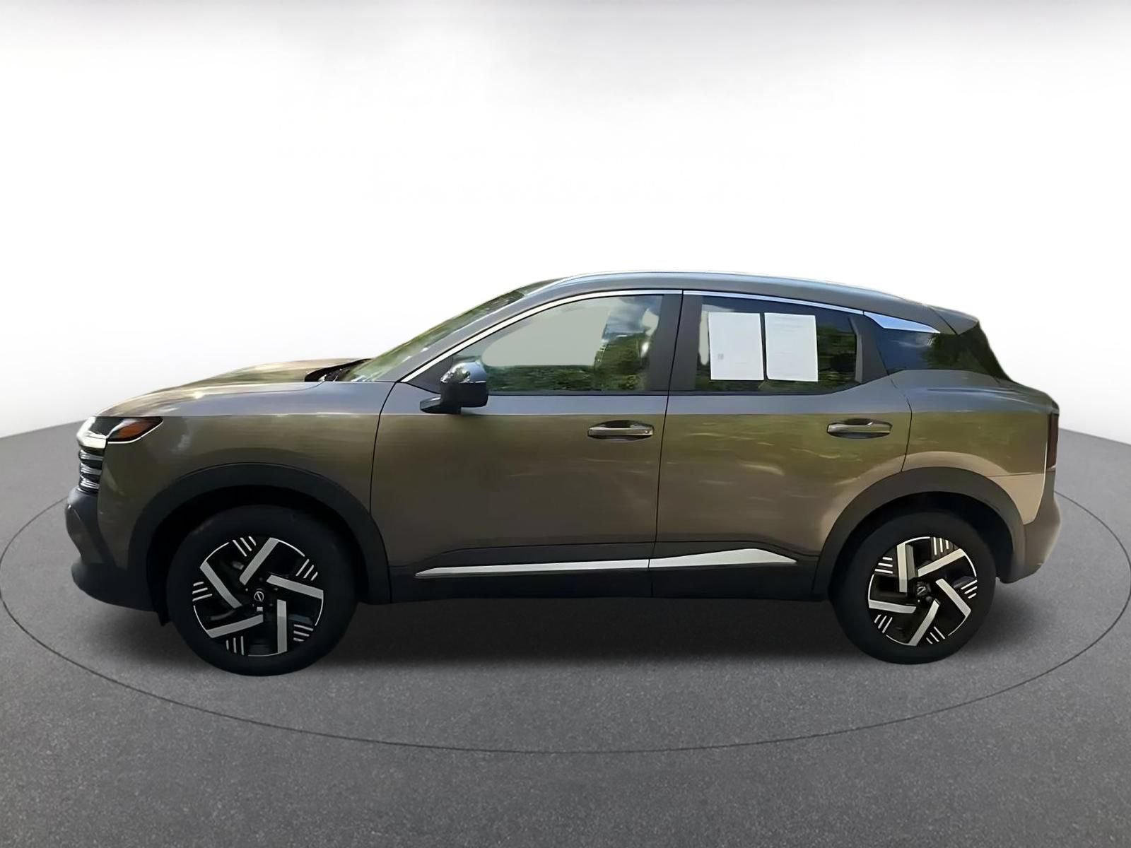 Used 2026 Nissan Kicks SV w/ Cold Weather Package FWD image 8