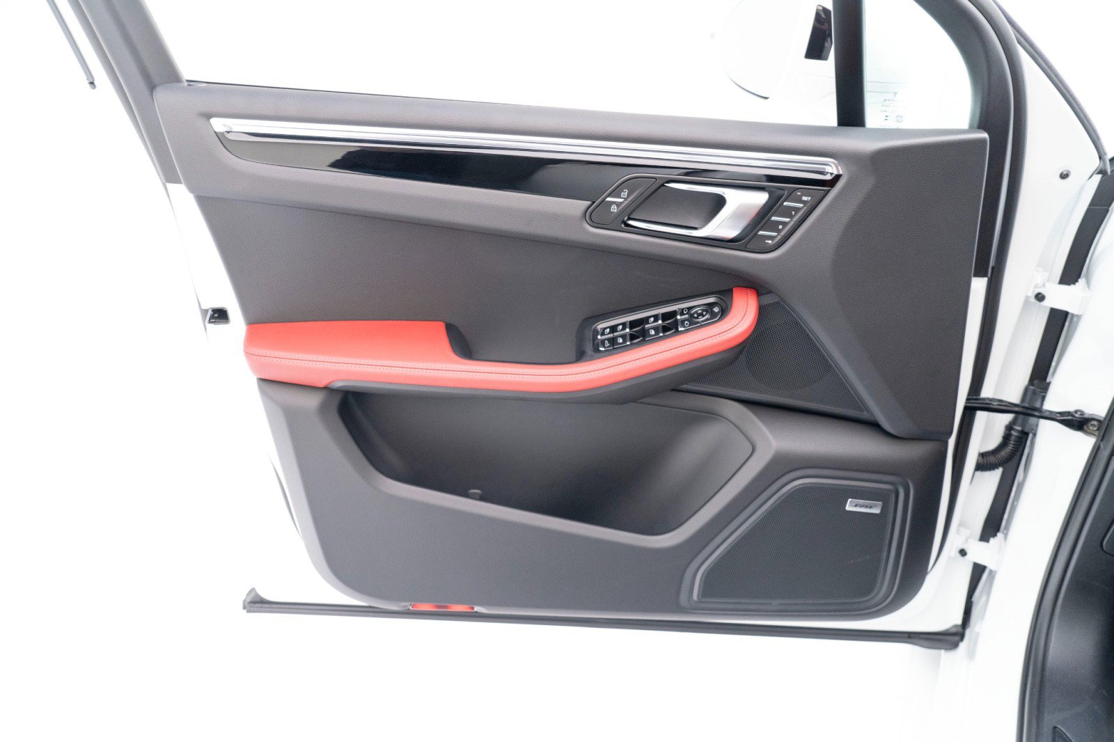 New 2026 Porsche Macan image 21