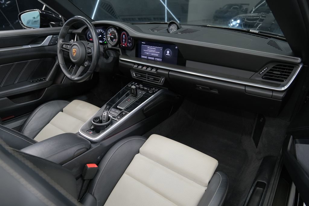 Used 2022 Porsche 911 Turbo image 32