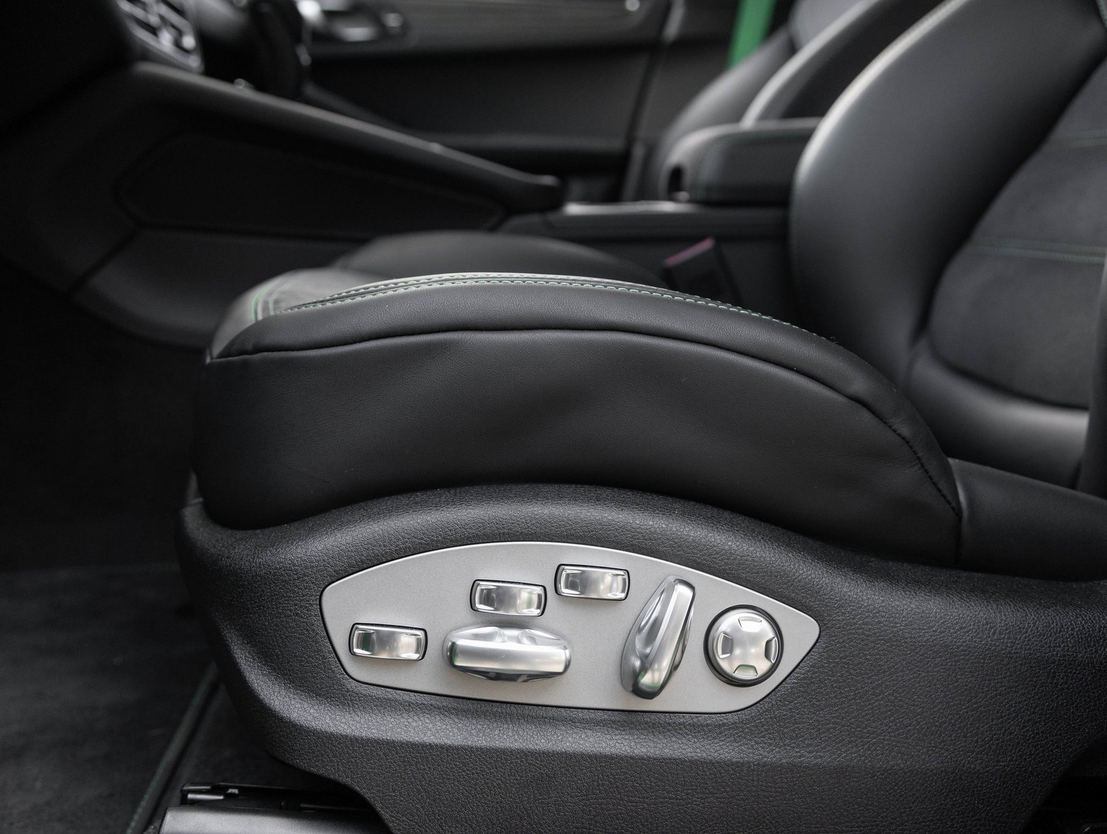 New 2026 Porsche Macan GTS image 22