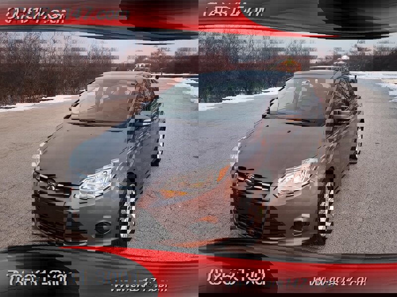 Used 2013 Ford Focus SE w/ SE Winter Pkg image 1