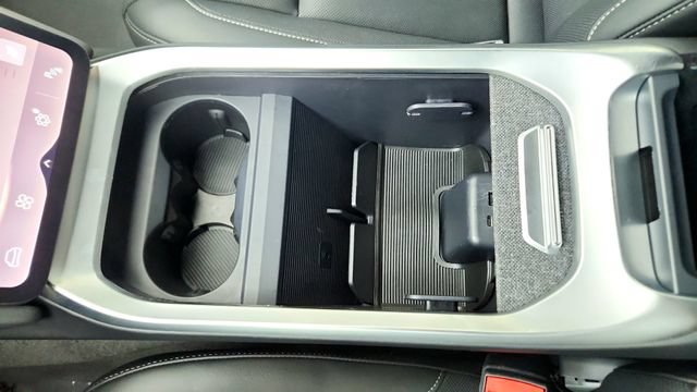 Used 2024 Lucid Air Pure RWD image 74
