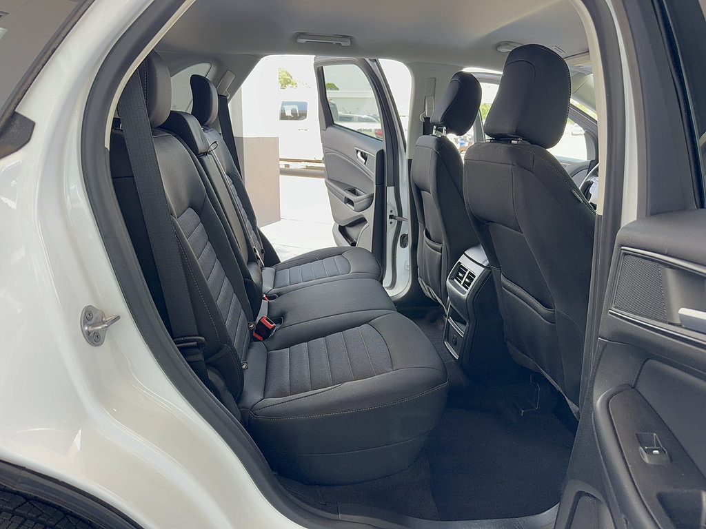 Certified 2022 Ford Edge SE w/ Black Appearance Package AWD/4WD image 15