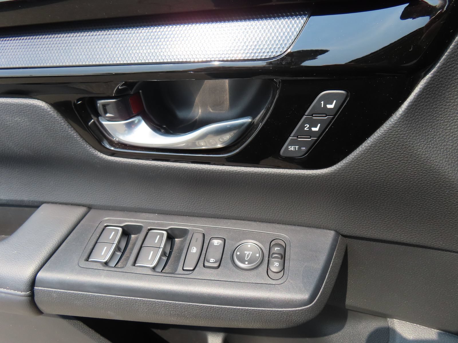 Used 2025 Honda CR-V EX-L image 13