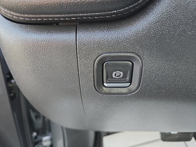 Used 2021 GMC Sierra 1500 SLT w/ SLT Premium Plus Package RWD image 32