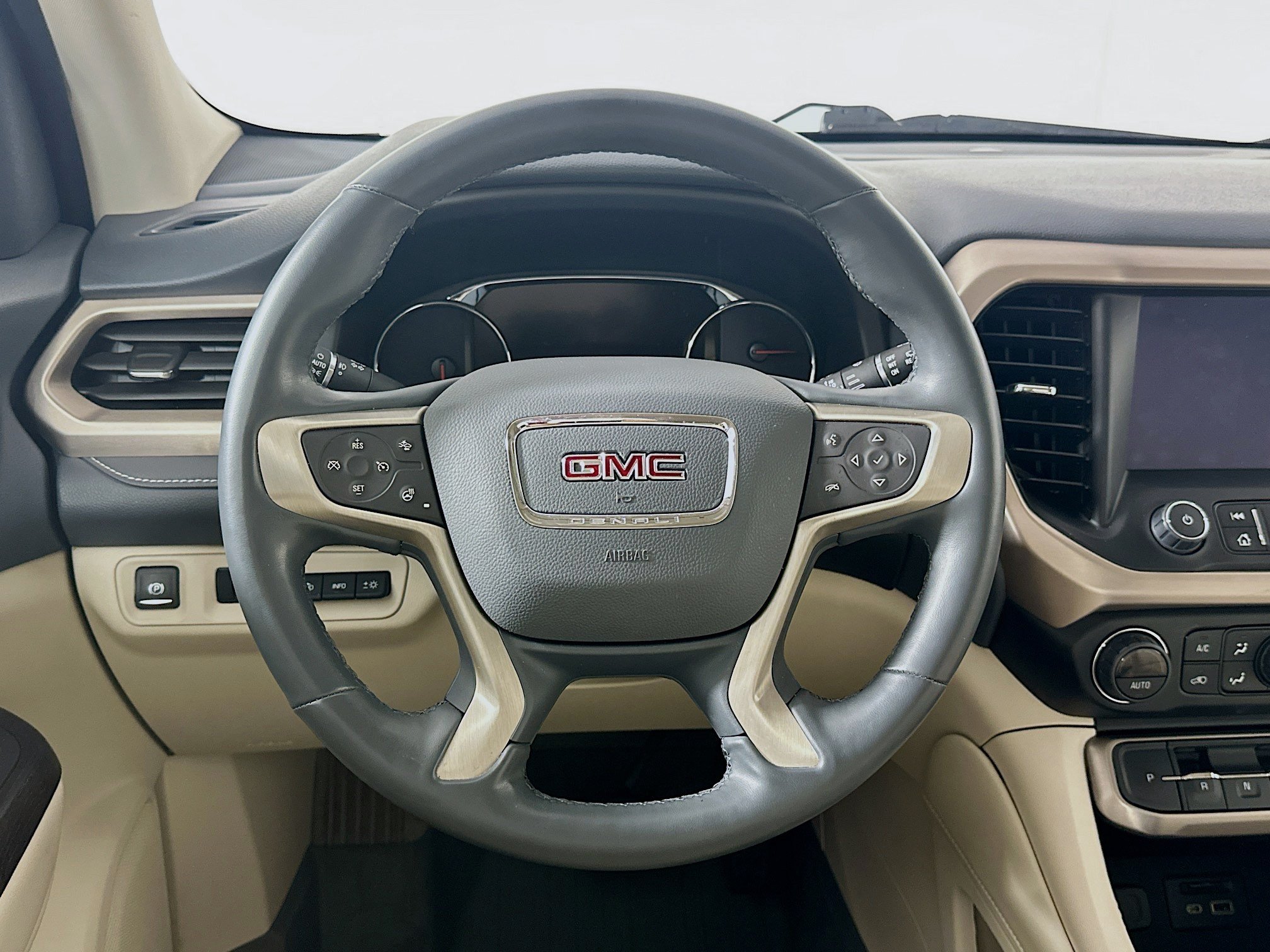 Used 2023 GMC Acadia Denali w/ Denali Ultimate Package FWD image 18