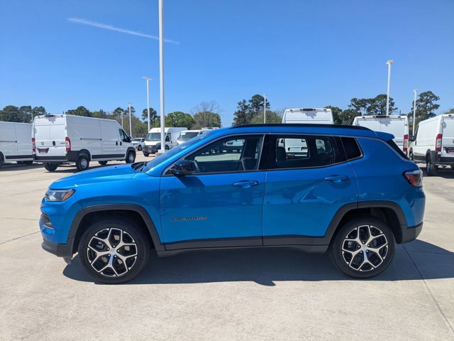 Used 2024 Jeep Compass Latitude image 9