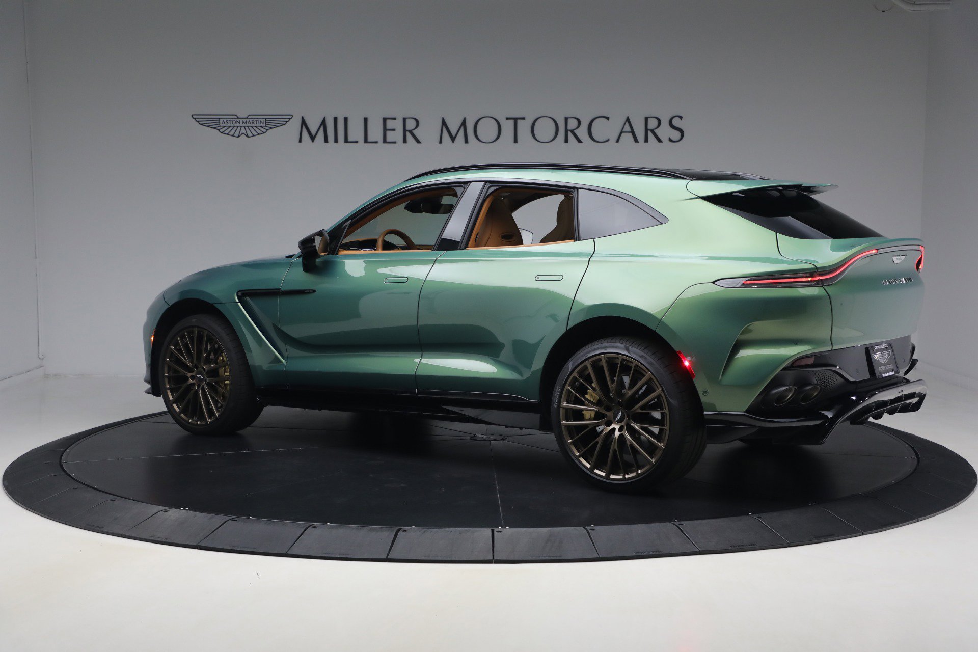 Used 2025 Aston Martin DBX 707 AWD/4WD image 3