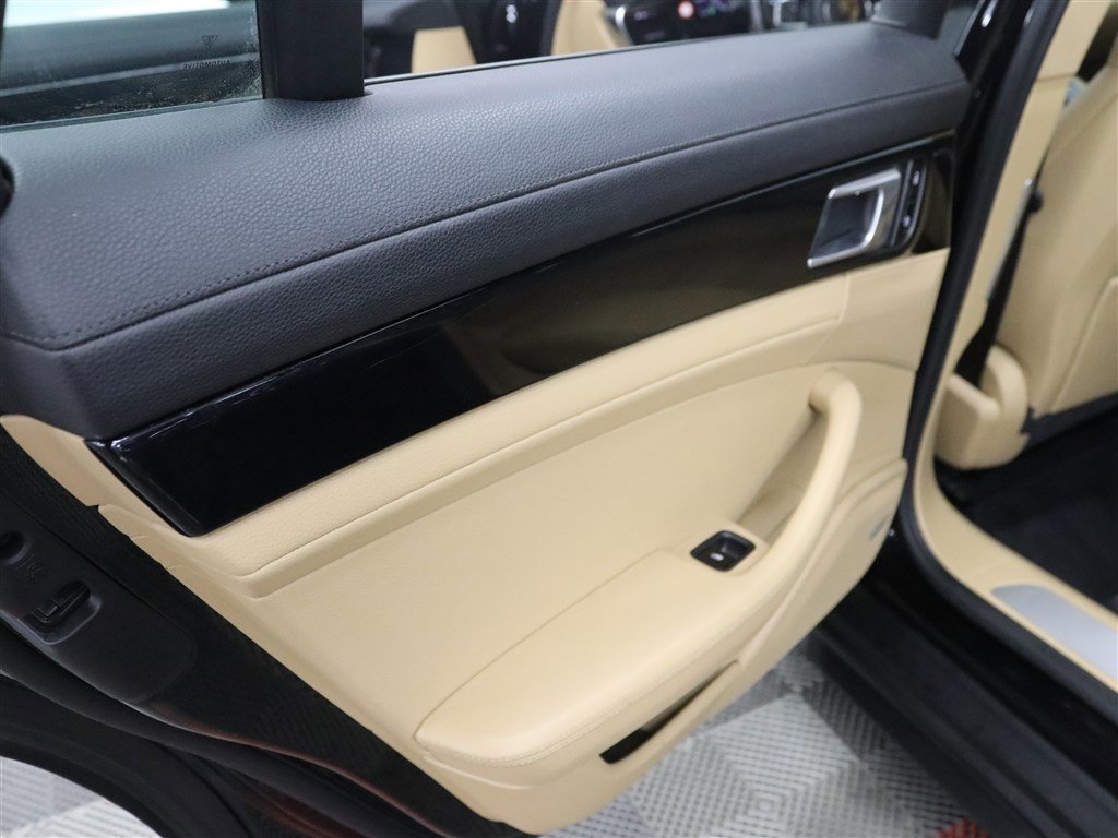 Used 2020 Porsche Panamera image 19