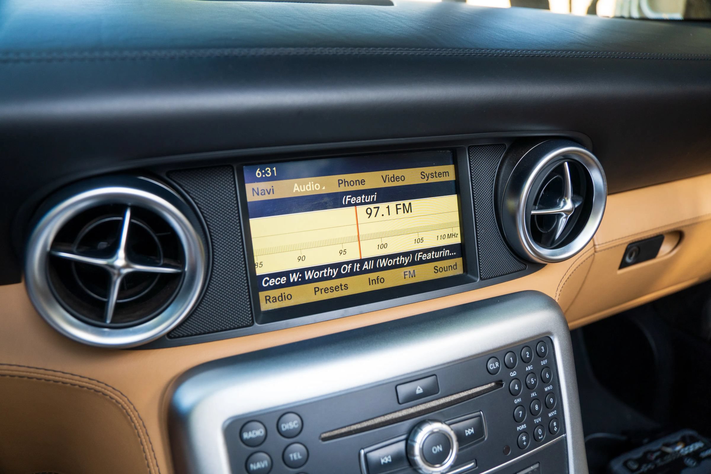 Used 2012 Mercedes-Benz SLS AMG Roadster image 22