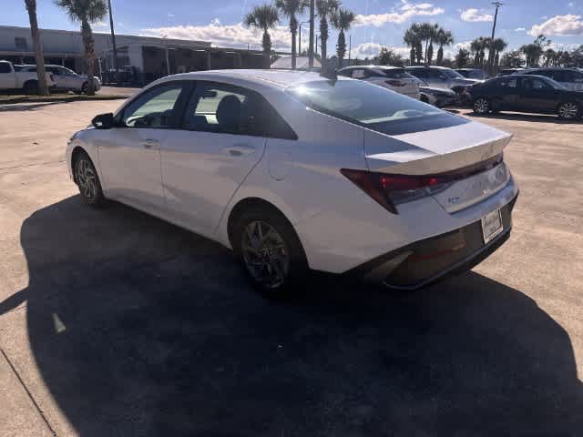 Used 2024 Hyundai Elantra SEL FWD image 12