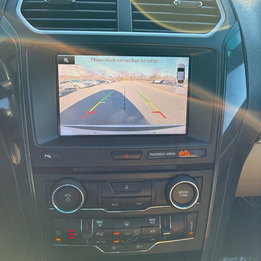 Used 2016 Ford Explorer XLT w/ Equipment Group 202A image 8