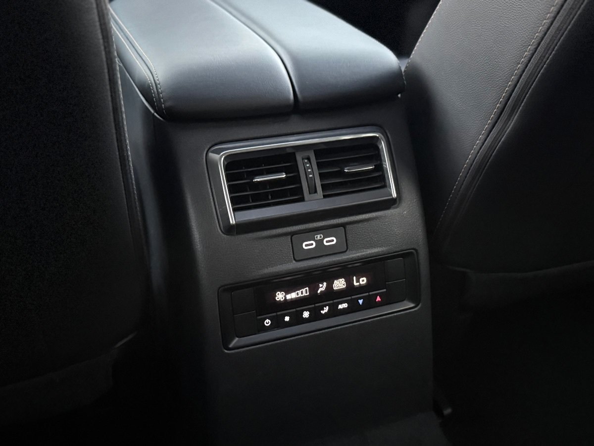 Used 2024 MAZDA CX-90 Plug-In Hybrid w/ Preferred AWD/4WD image 22
