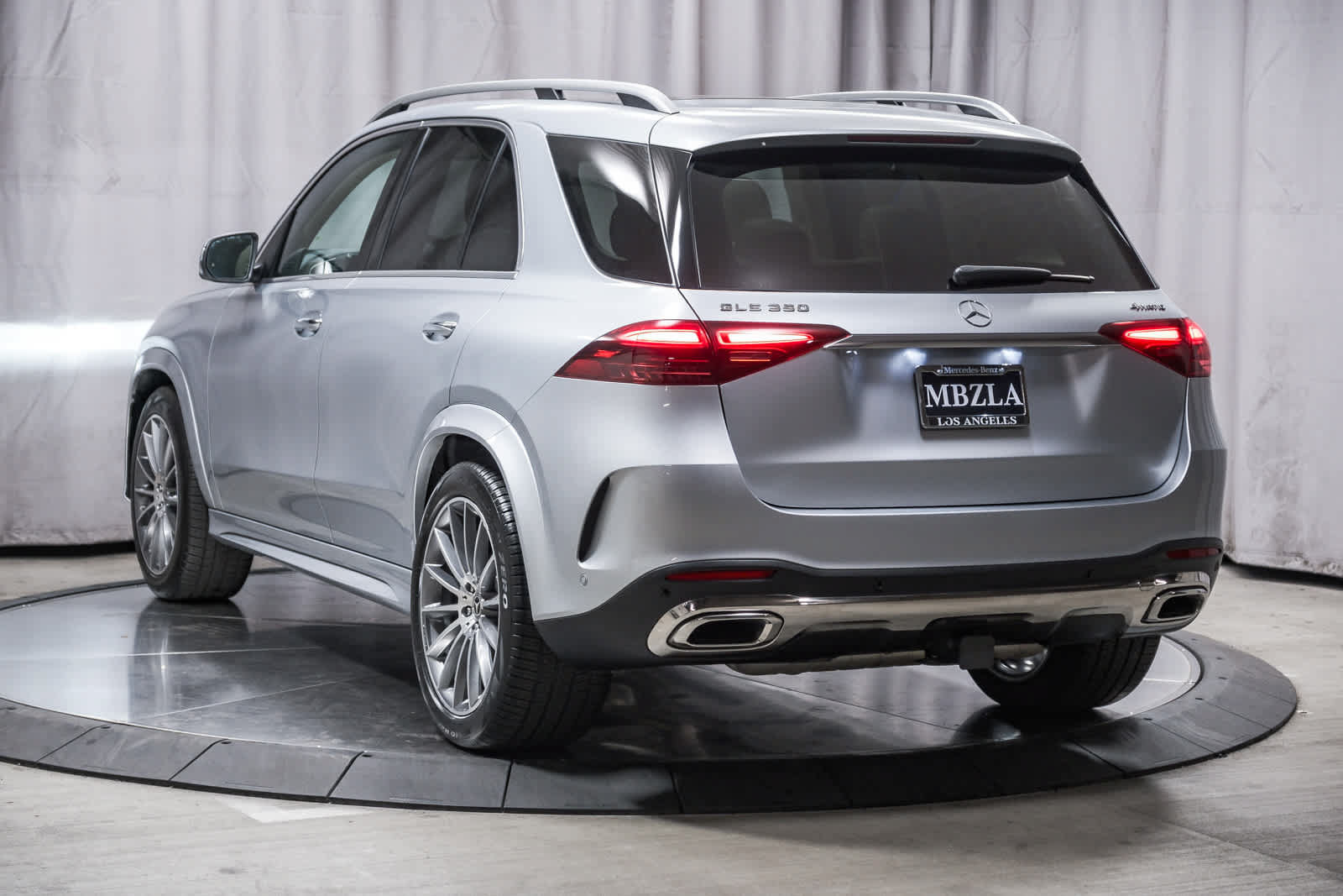 Used 2026 Mercedes-Benz GLE 350 4MATIC w/ AMG Line Exterior image 2
