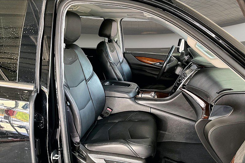 Used 2016 Cadillac Escalade Premium RWD image 6