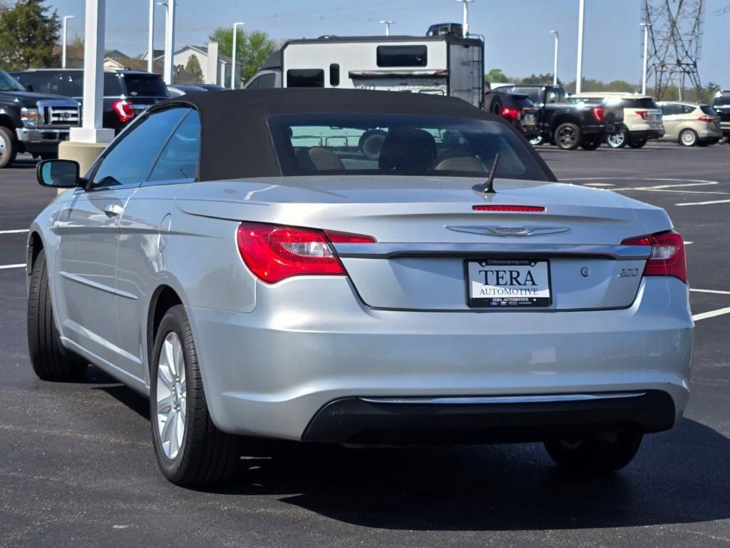 Used 2011 Chrysler 200 Touring FWD image 13