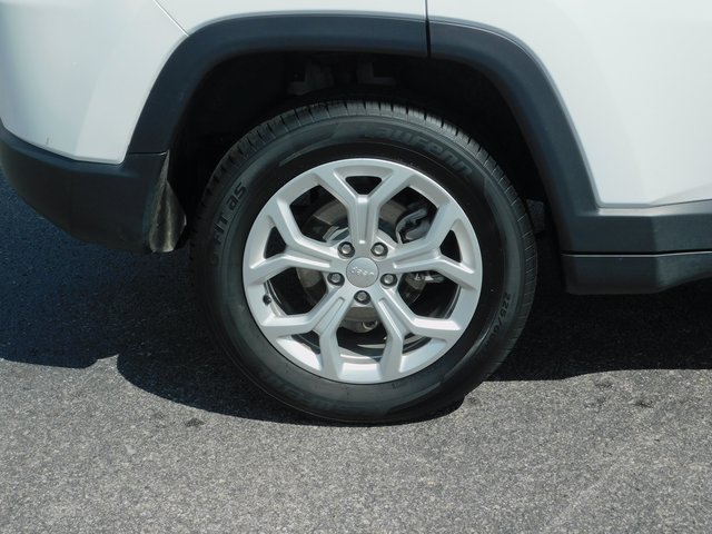Used 2024 Jeep Compass Latitude AWD/4WD image 11