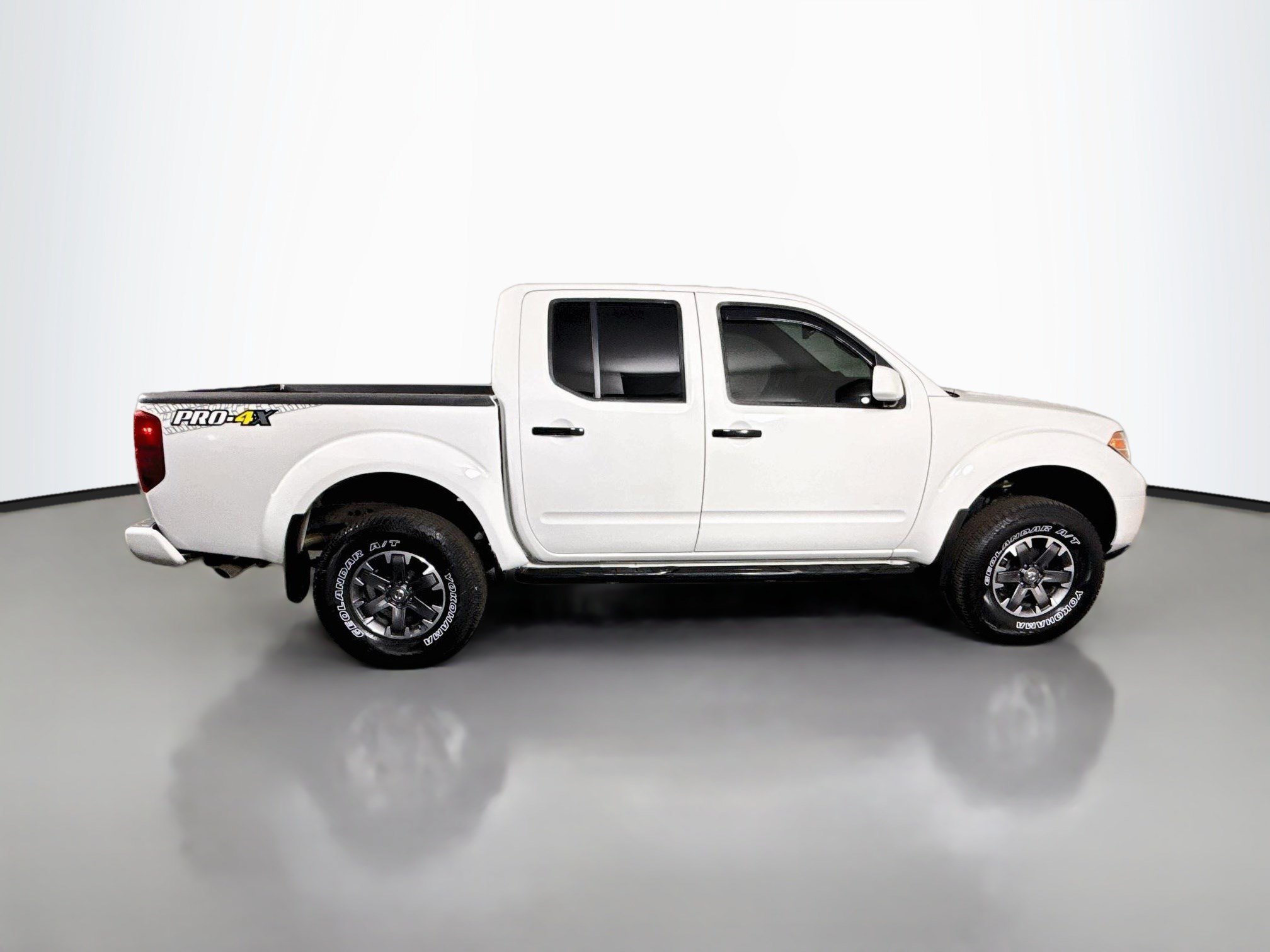 Used 2018 Nissan Frontier PRO-4X AWD/4WD image 11