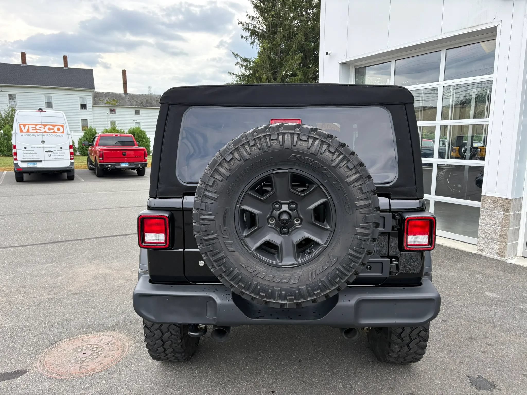 Used 2024 Jeep Wrangler Sport AWD/4WD image 9