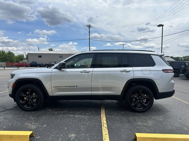 New 2025 Jeep Grand Cherokee L Altitude image 4
