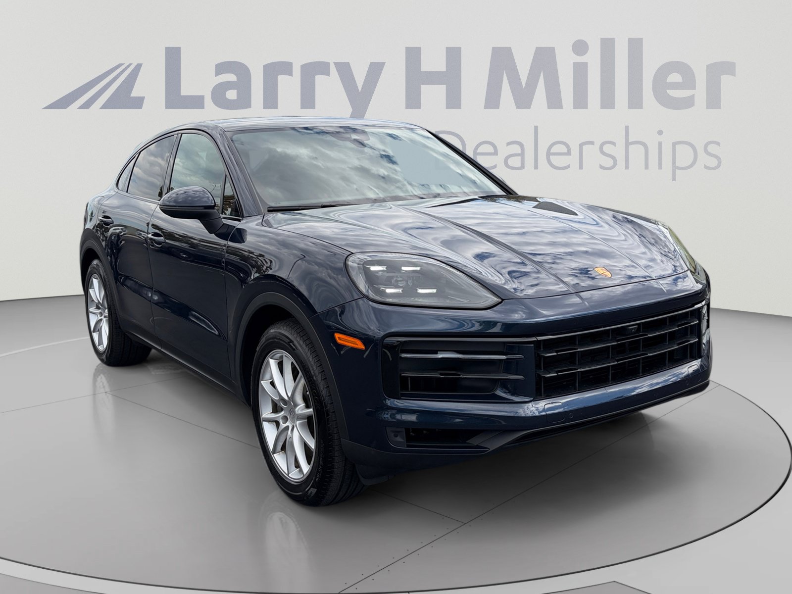 Used 2024 Porsche Cayenne Coupe AWD/4WD image 7