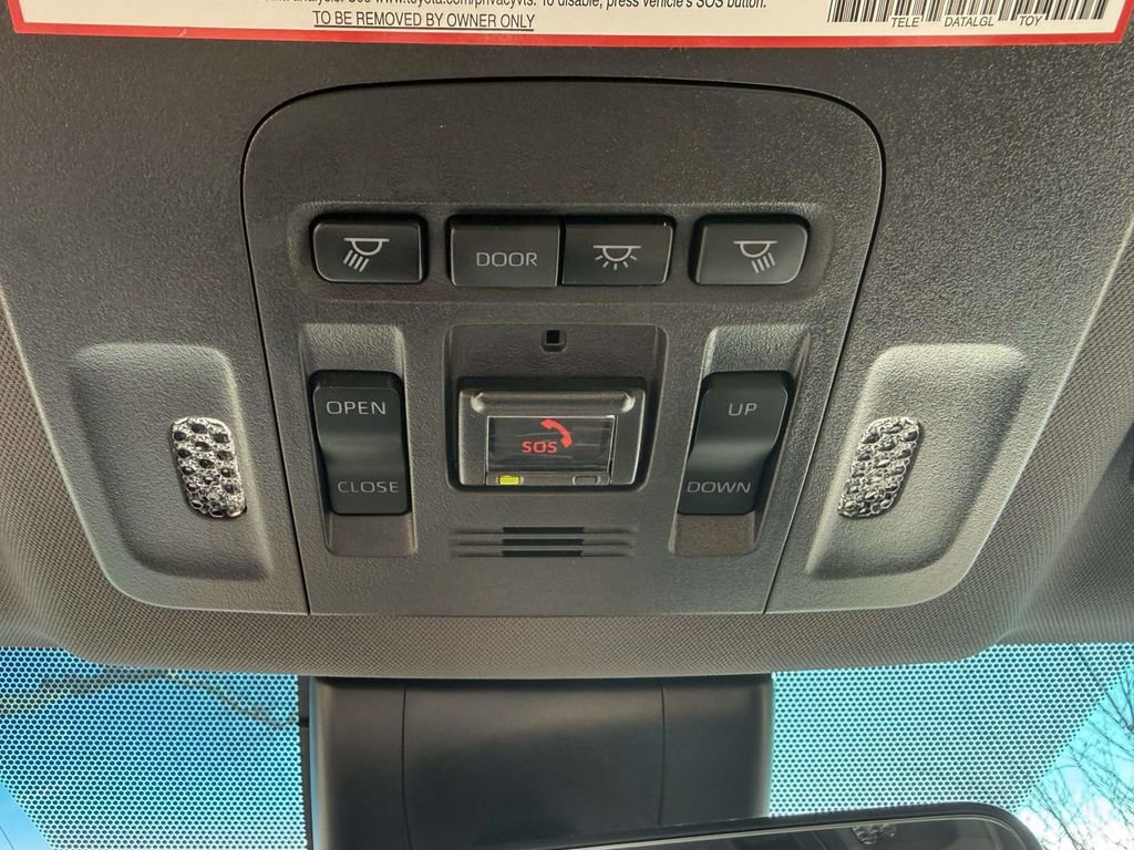 Used 2022 Toyota Avalon XSE w/ Carpet Mat Package (TMS) image 23