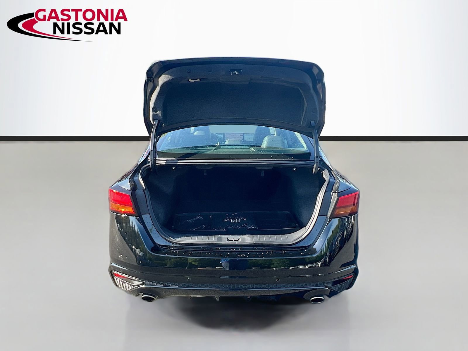 Used 2024 Nissan Altima 2.5 SR w/ SR Premium Package FWD image 35