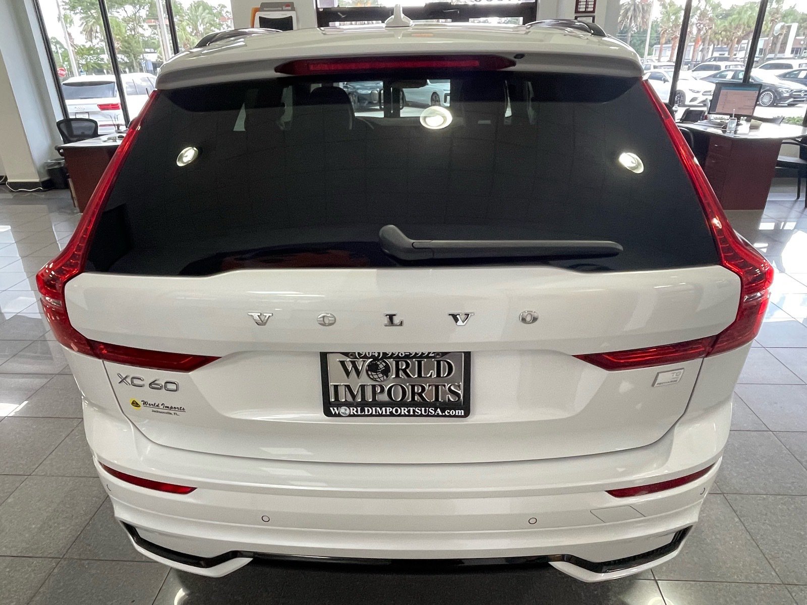 Used 2023 Volvo XC60 T8 Ultimate AWD/4WD image 4